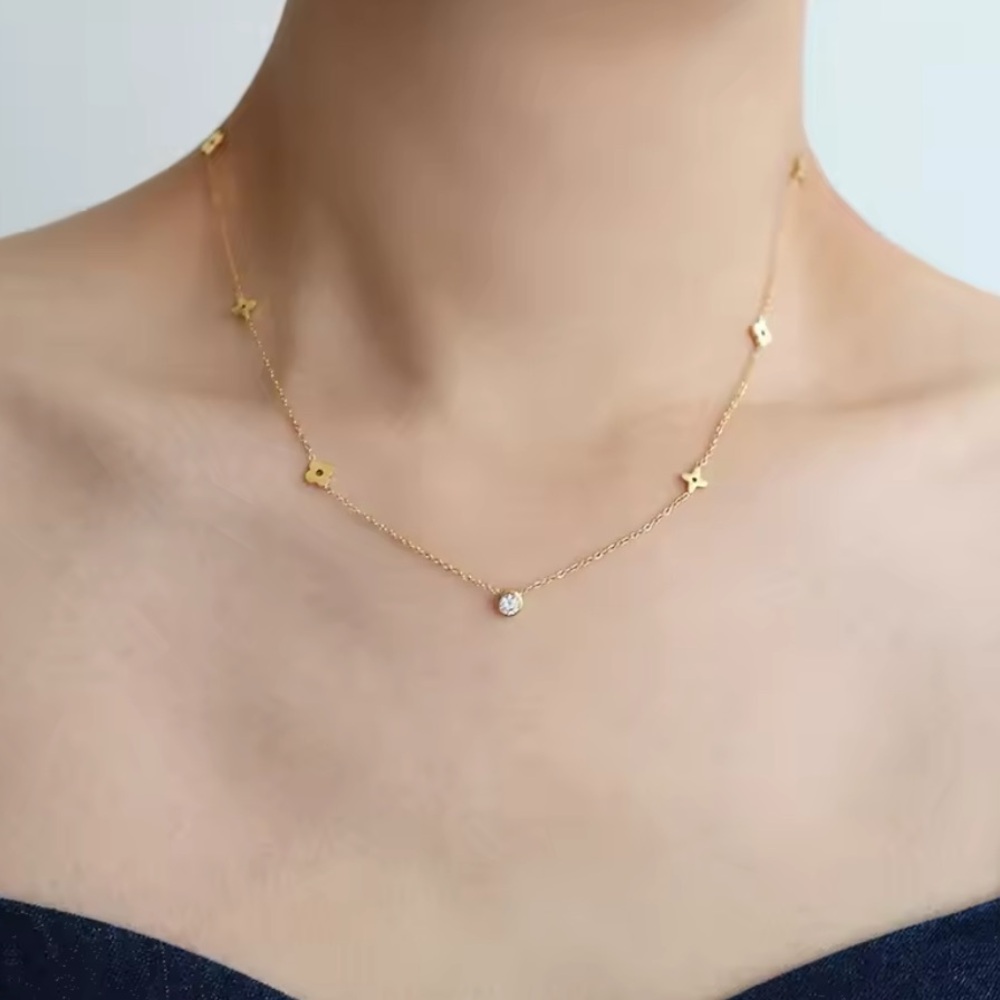 Aurélie-Chic Four Leaves Clover Necklace WT Zircon.18KGold Plated.StainlessSteel